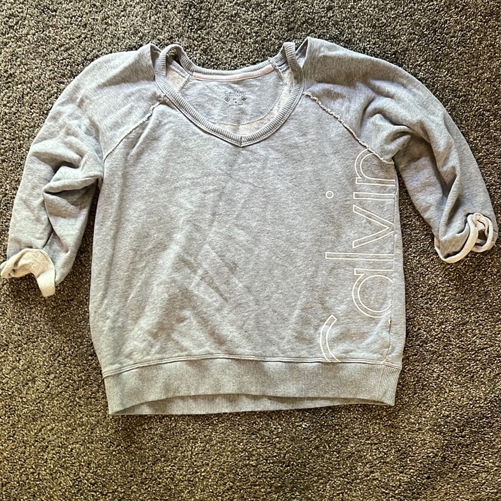 Calvin Klein quarter sleeve v-neck sweatshirt